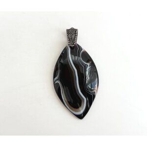 Black & White Marquise Shaped Banded Agate Crystal Silver Toned Vintage Pendant